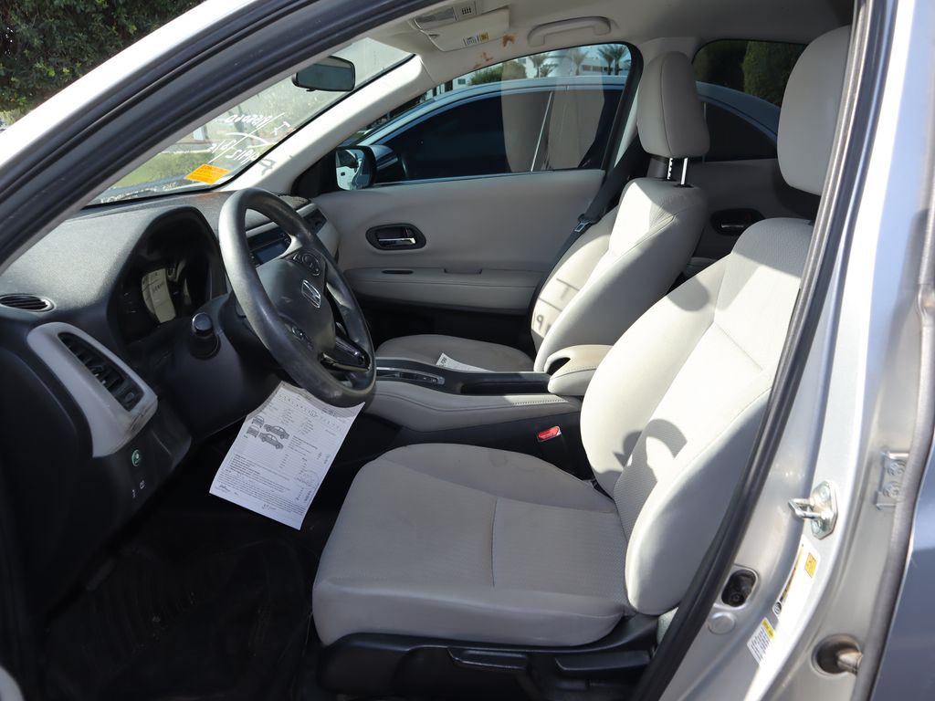 Thumbnail: 2016 Honda HR-V - 9
