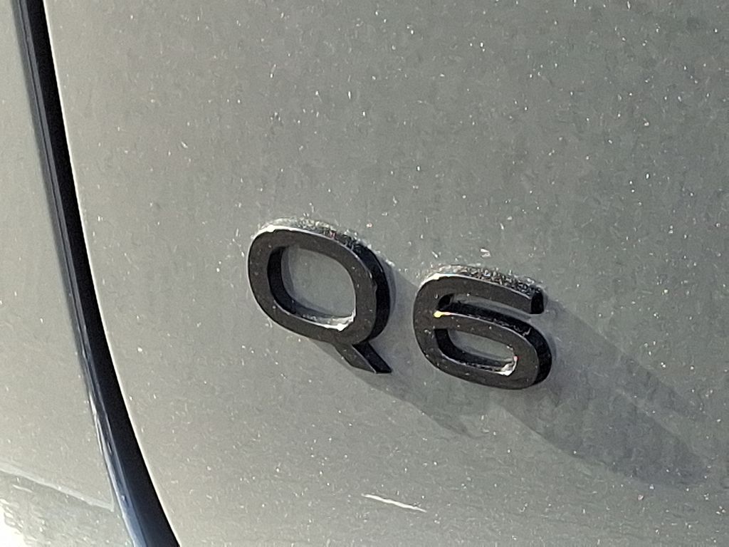 Thumbnail: 2025 Audi Q6 e-tron - 29