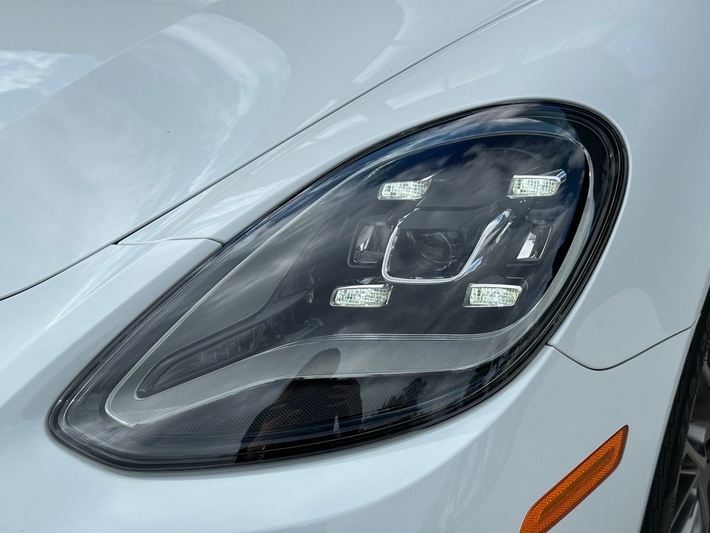 Thumbnail: 2023 Porsche Panamera - 13