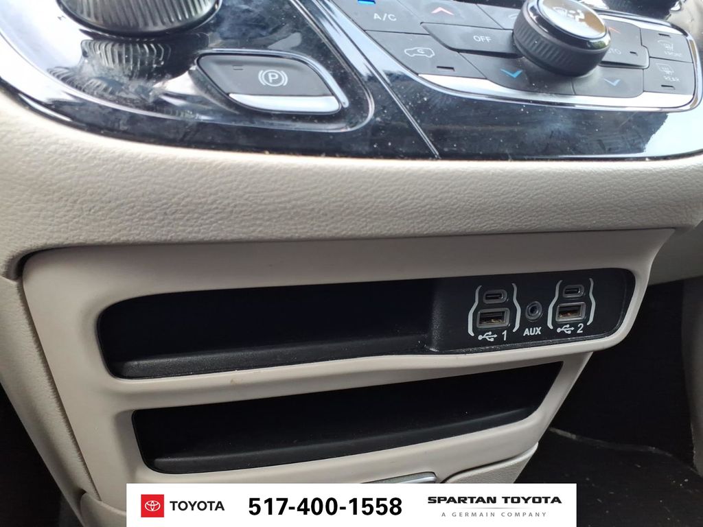 Used 2024 Black Chrysler Touring L image 23