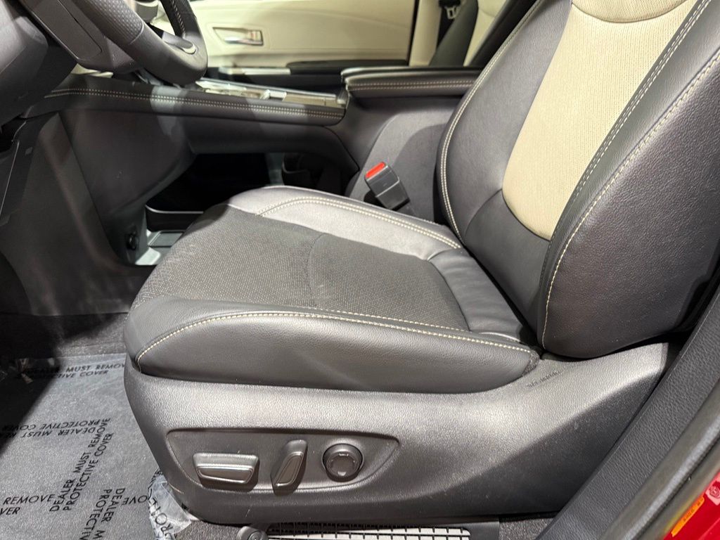 Thumbnail: 2026 Toyota Sienna - 14