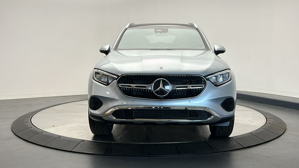 2025 Mercedes-Benz GLC 300 2