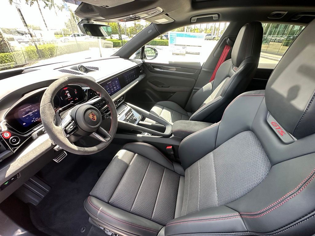 Thumbnail: 2026 Porsche Macan - 4