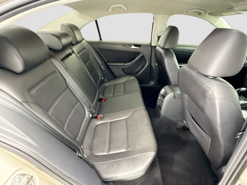 Thumbnail: 2014 Volkswagen Jetta - 17