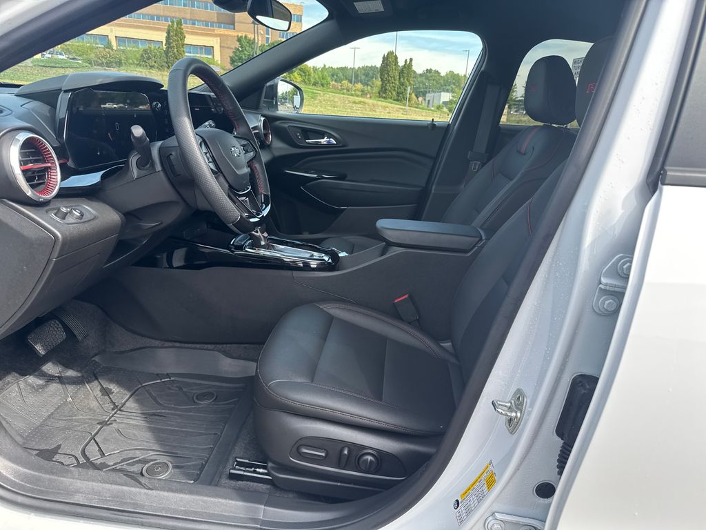 Used 2025 Chevrolet Trax SUV
