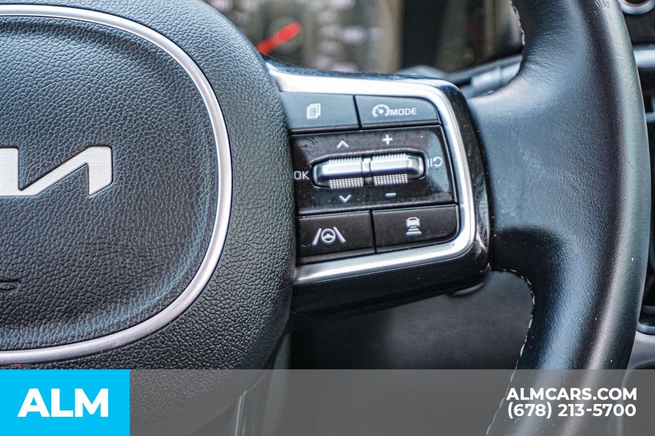 Used 2022 White Kia SX image 32