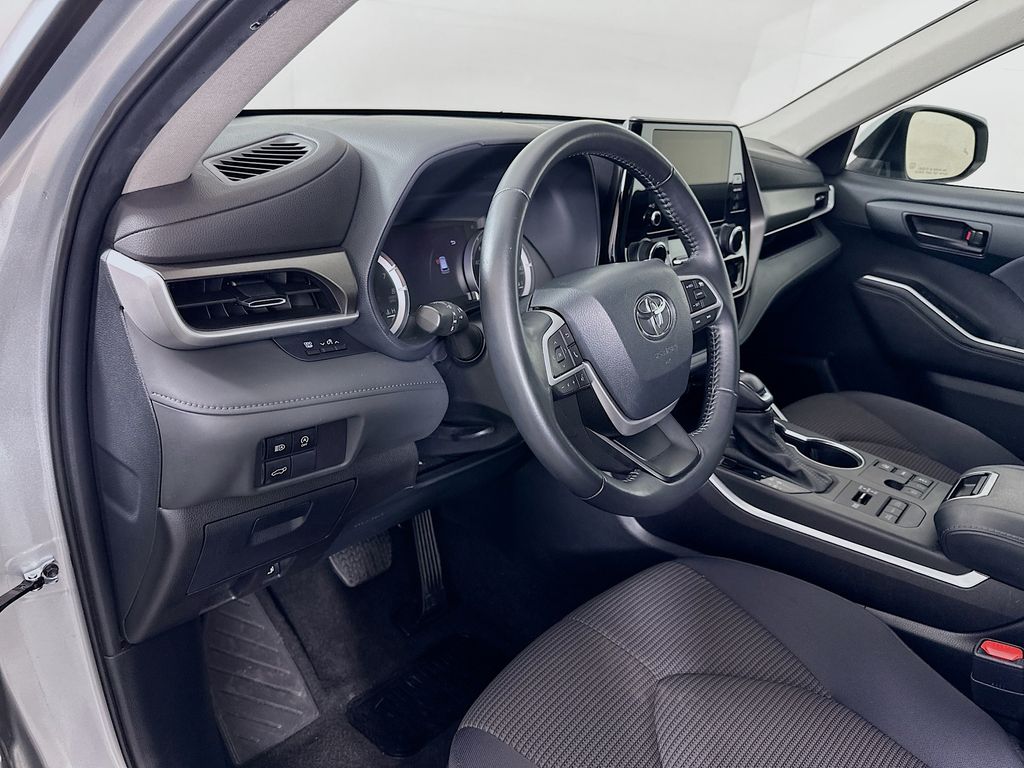 Thumbnail: 2024 Toyota Highlander - 9