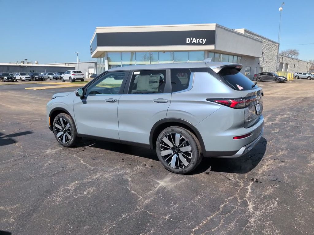 New 2026  Mitsubishi SE image 12