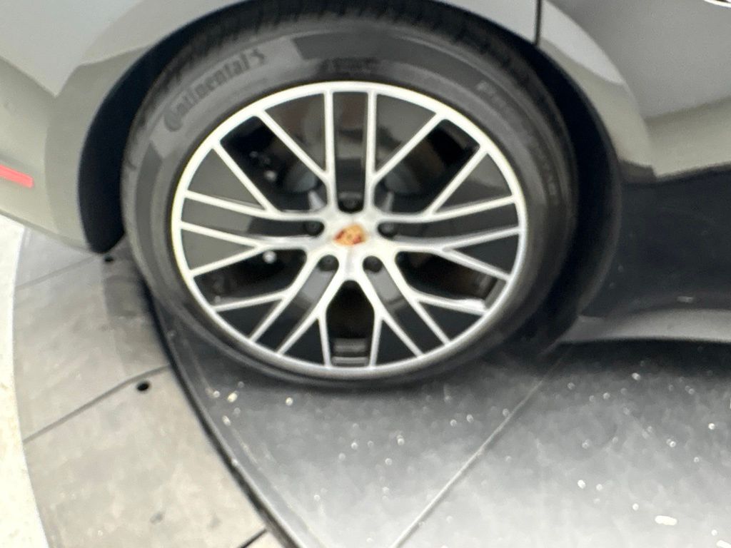 Thumbnail: 2026 Porsche Taycan - 17