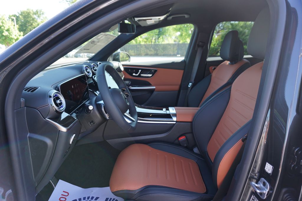 2025 Mercedes-Benz GLC 300 21