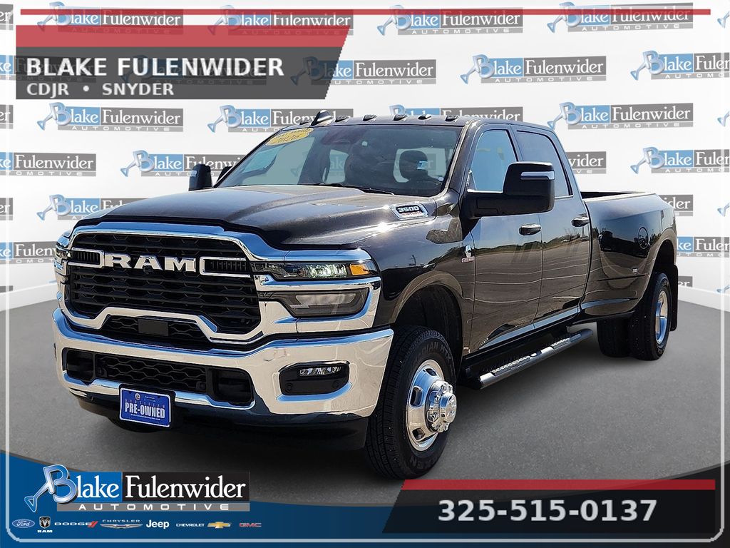 Diamond Black Crystal Pearlcoat 2026 RAM 3500 Pickup Truck Four-Wheel Drive 8-Speed Automatic