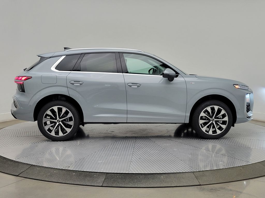 Thumbnail: 2026 Audi Q3 - 6