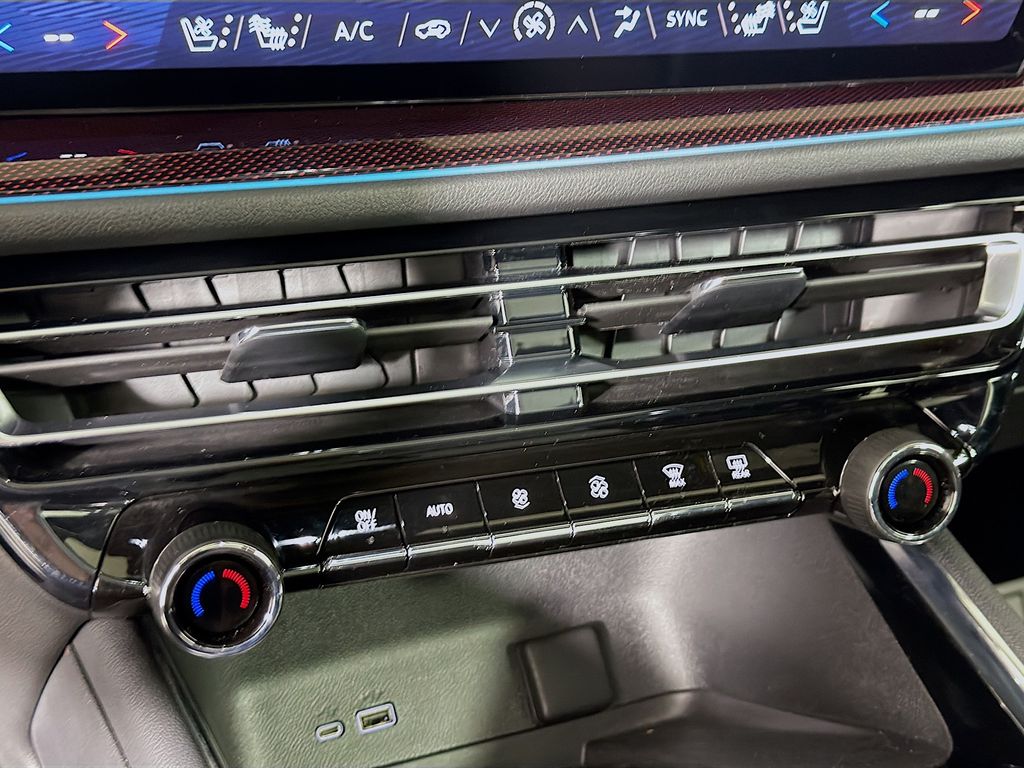 Used 2024 Chevrolet Traverse SUV