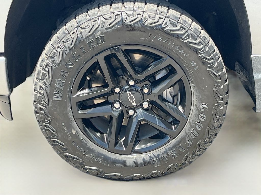 Used 2024 Sterling Gray Metallic Chevrolet Custom Trail Boss image 30