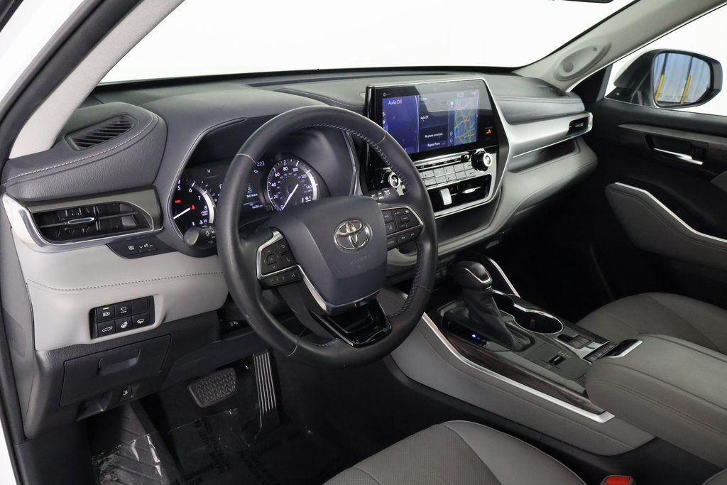 Thumbnail: 2020 Toyota Highlander - 7