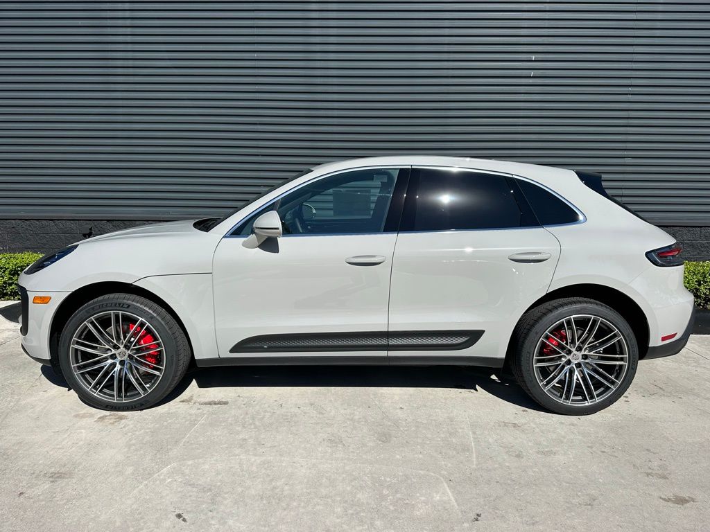 Thumbnail: 2026 Porsche Macan - 2