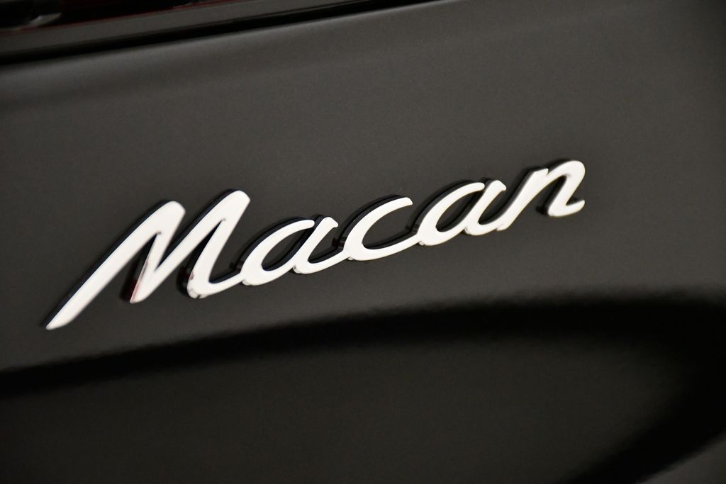 Thumbnail: 2025 Porsche Macan - 11