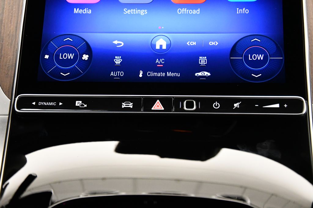 Thumbnail: 2025 Mercedes-Benz GLC - 28