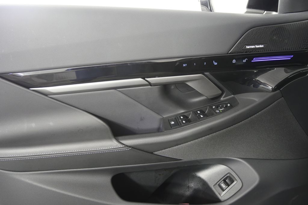 2025 BMW 5 Series 530i 9
