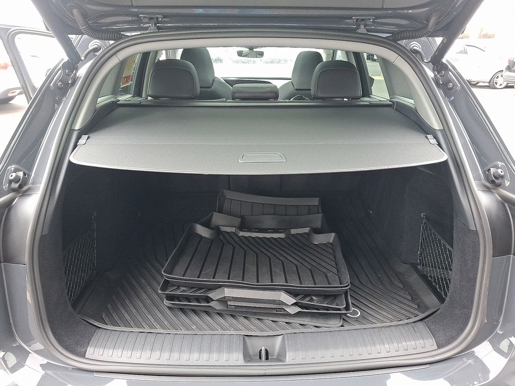 Thumbnail: 2025 Audi Q6 e-tron - 27