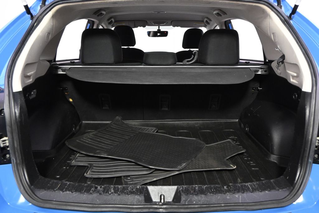 Used 2017 Blue Subaru 2.0i Premium image 19