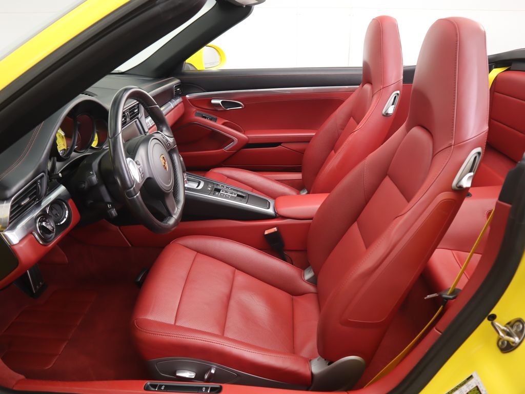 Thumbnail: 2016 Porsche 911 - 27