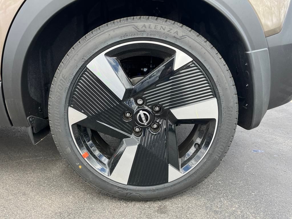 2025 Nissan Kicks SR photo