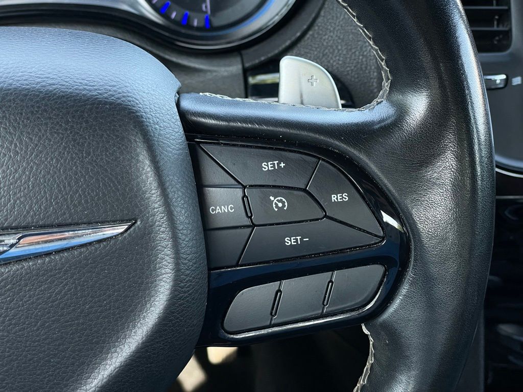 Thumbnail: 2019 Chrysler 300 - 14