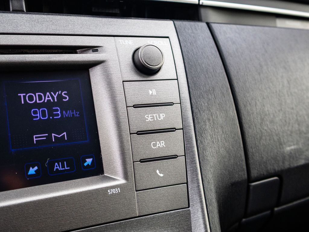 Used 2015 White Toyota Two image 33