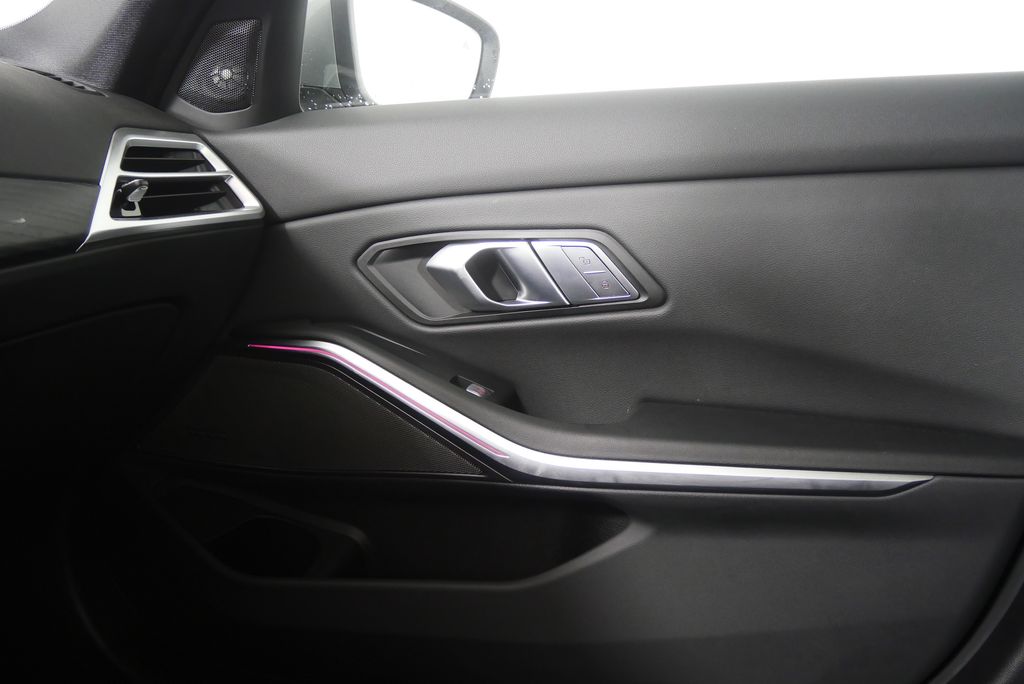 Thumbnail: 2025 BMW 3 Series - 28