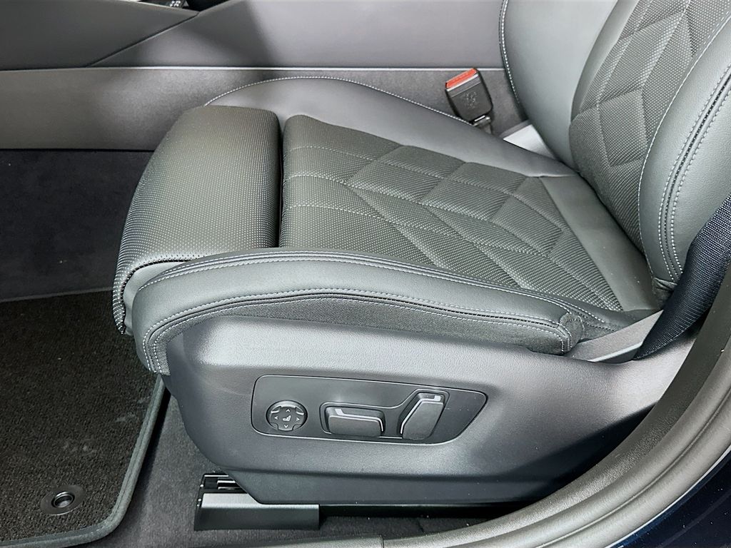 Thumbnail: 2026 BMW 5 Series - 21