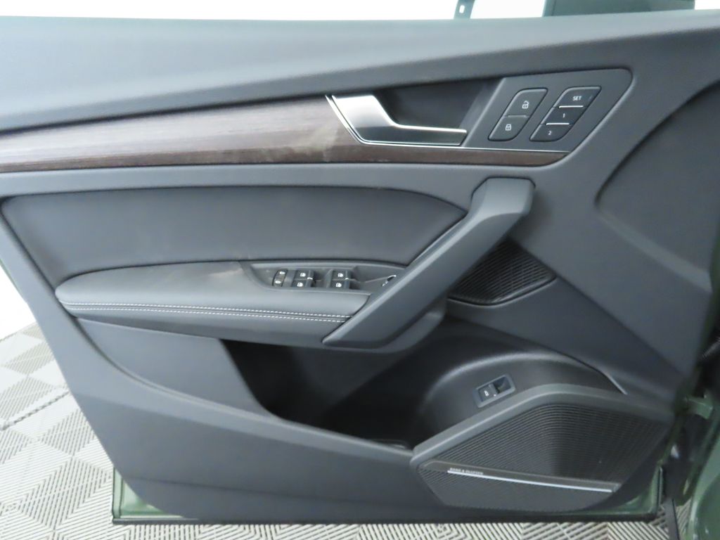 2025 Audi Q5 e Premium Plus 26