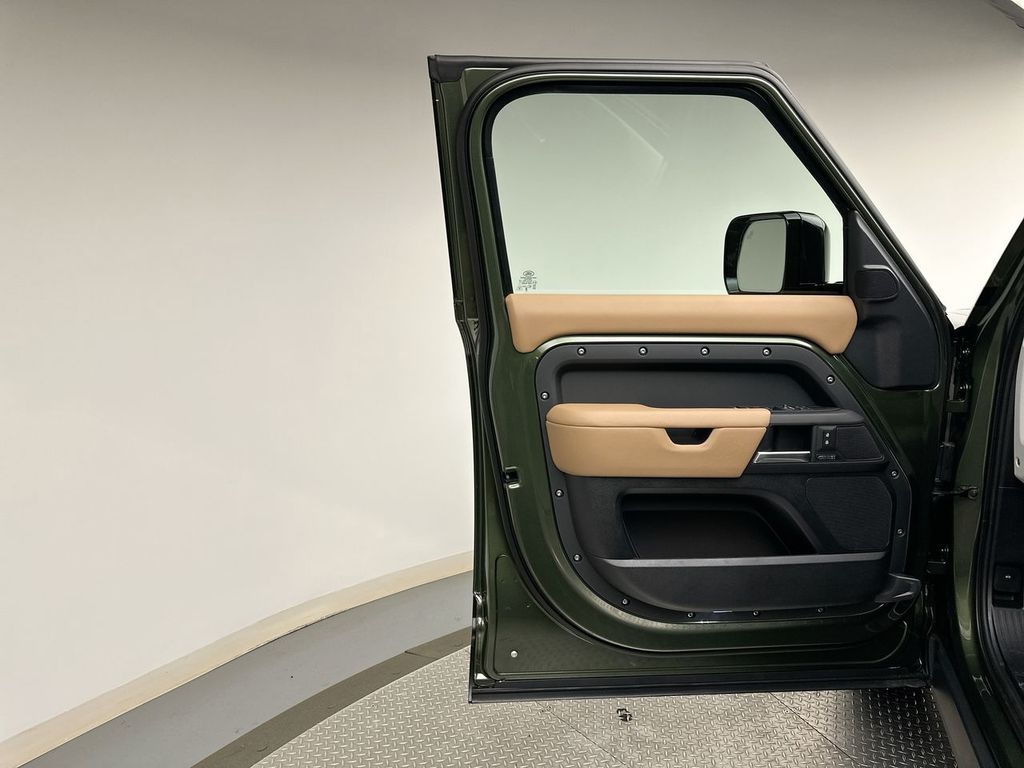 Thumbnail: 2026 Land Rover Defender - 9