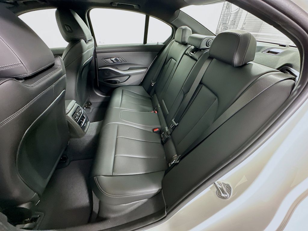 2025 BMW 3 Series 330i xDrive 17