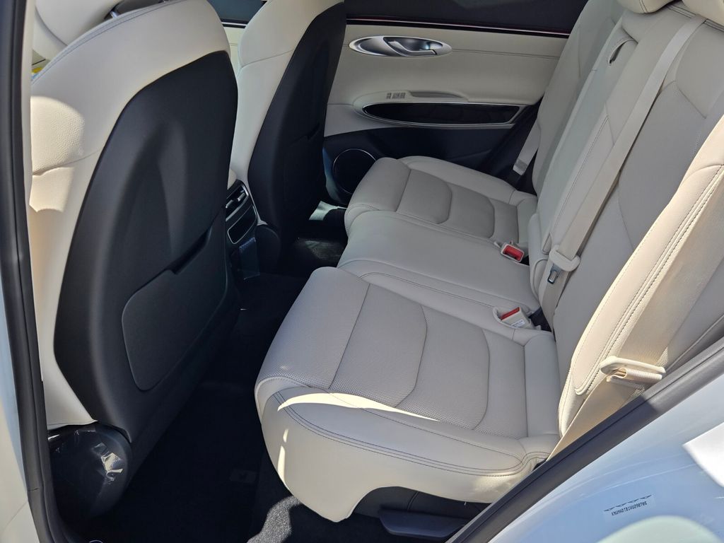 2027 Genesis Gv70