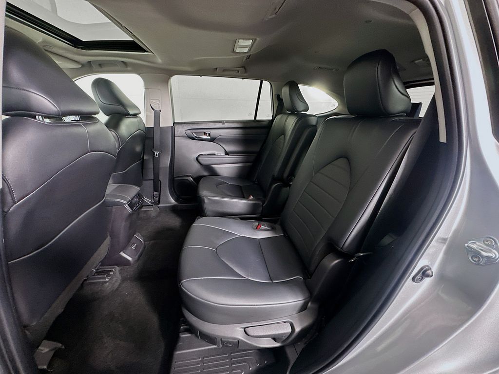 Thumbnail: 2024 Toyota Highlander - 25