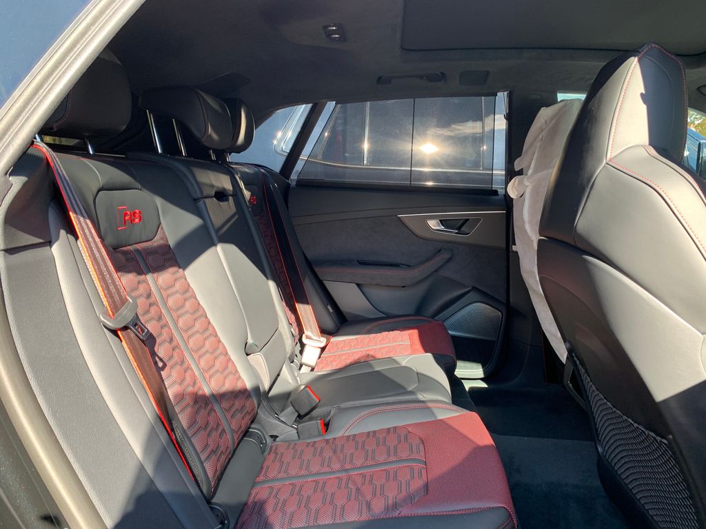 Thumbnail: 2026 Audi RS Q8 - 9