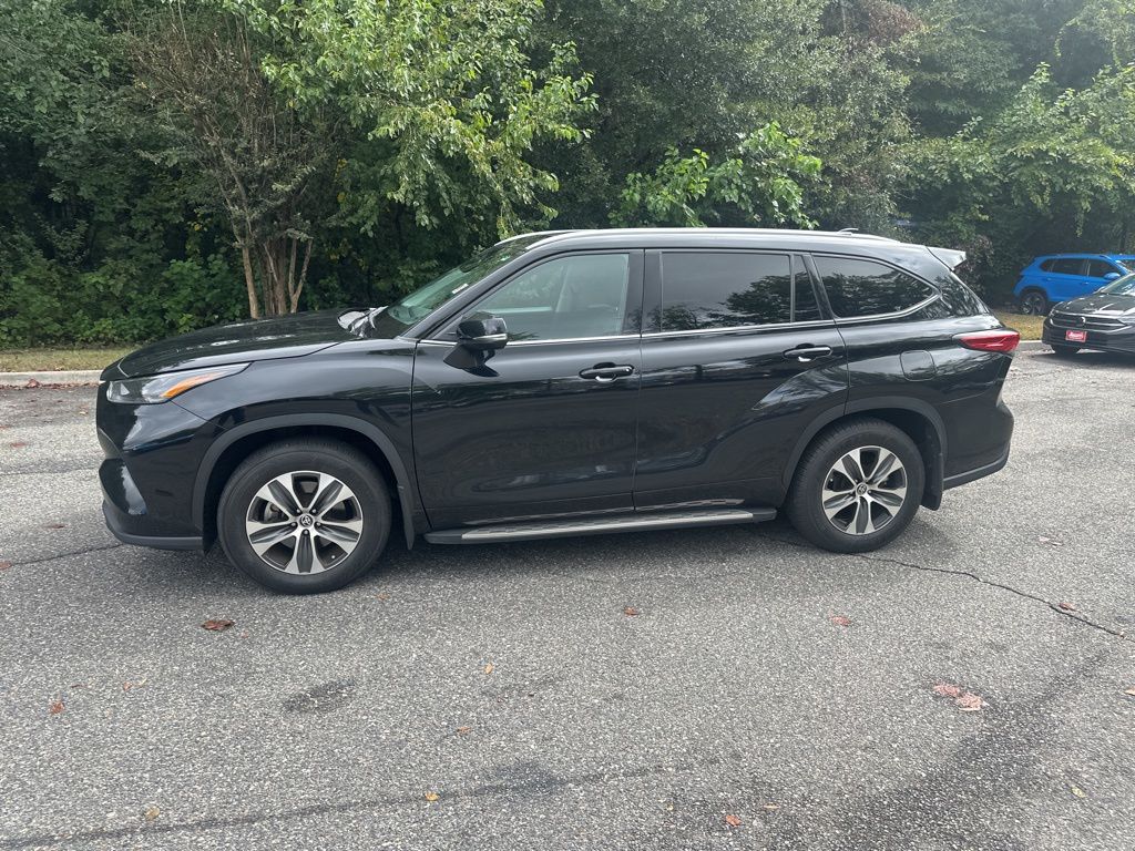 2022 Toyota Highlander XLE 4