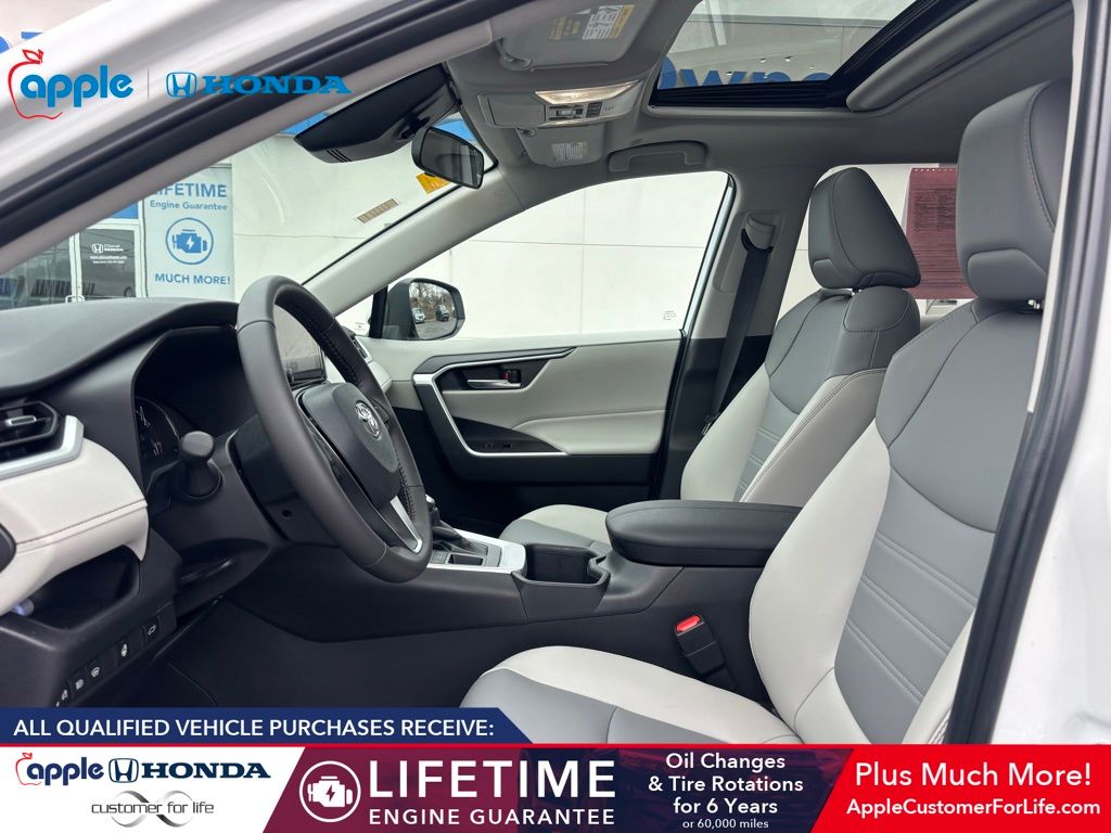 2025 Toyota RAV4 XLE Premium