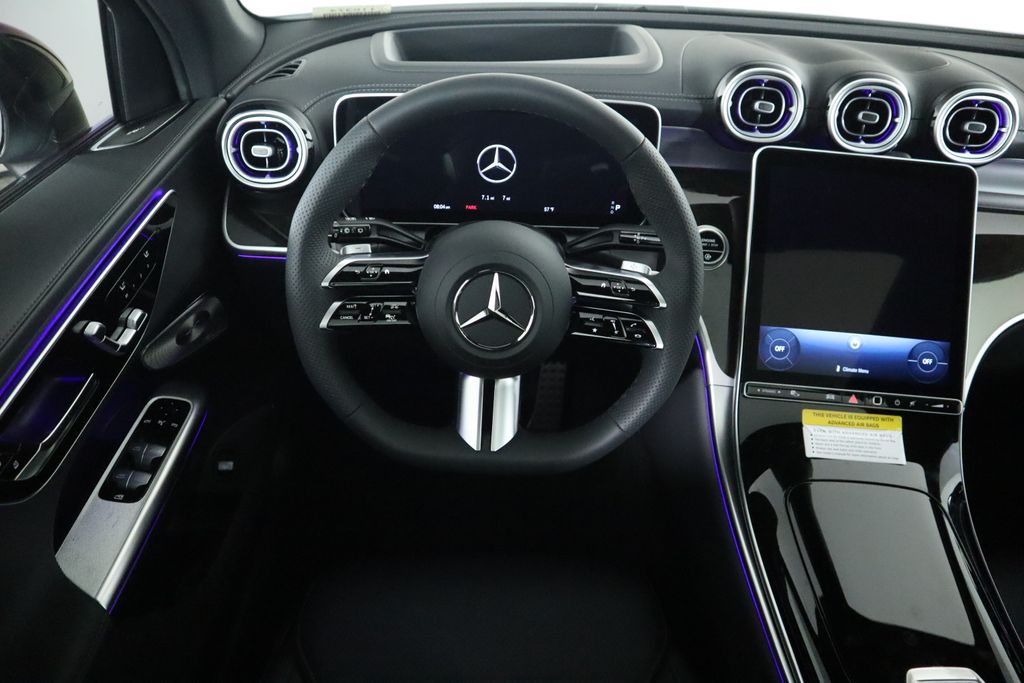 2025 Mercedes-Benz GLC 300 11
