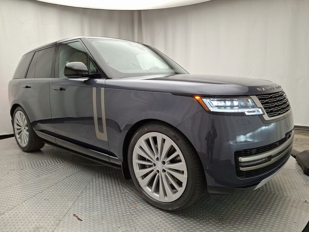 2025 Land Rover Range Rover SE 2