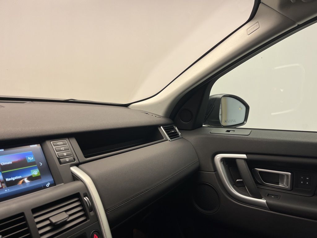 Thumbnail: 2019 Land Rover Discovery Sport - 22