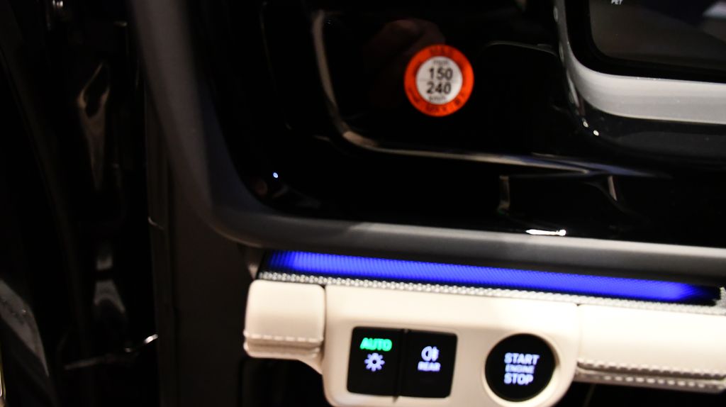 Thumbnail: 2026 Porsche Panamera - 10