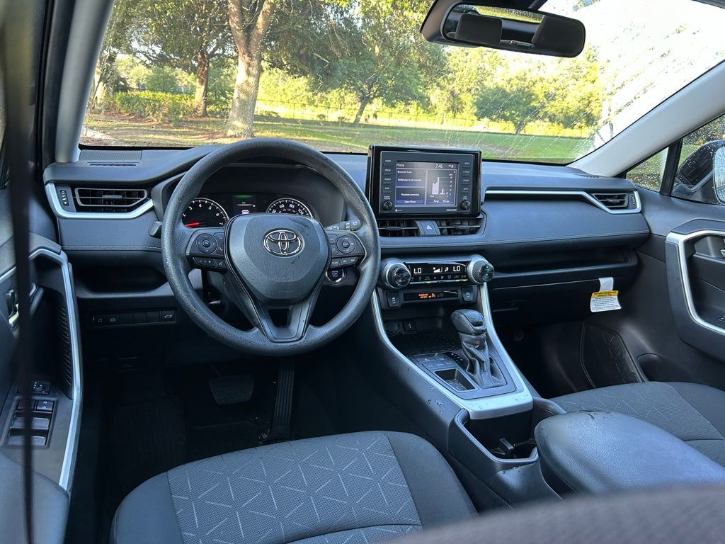 2022 Toyota RAV4 XLE 12
