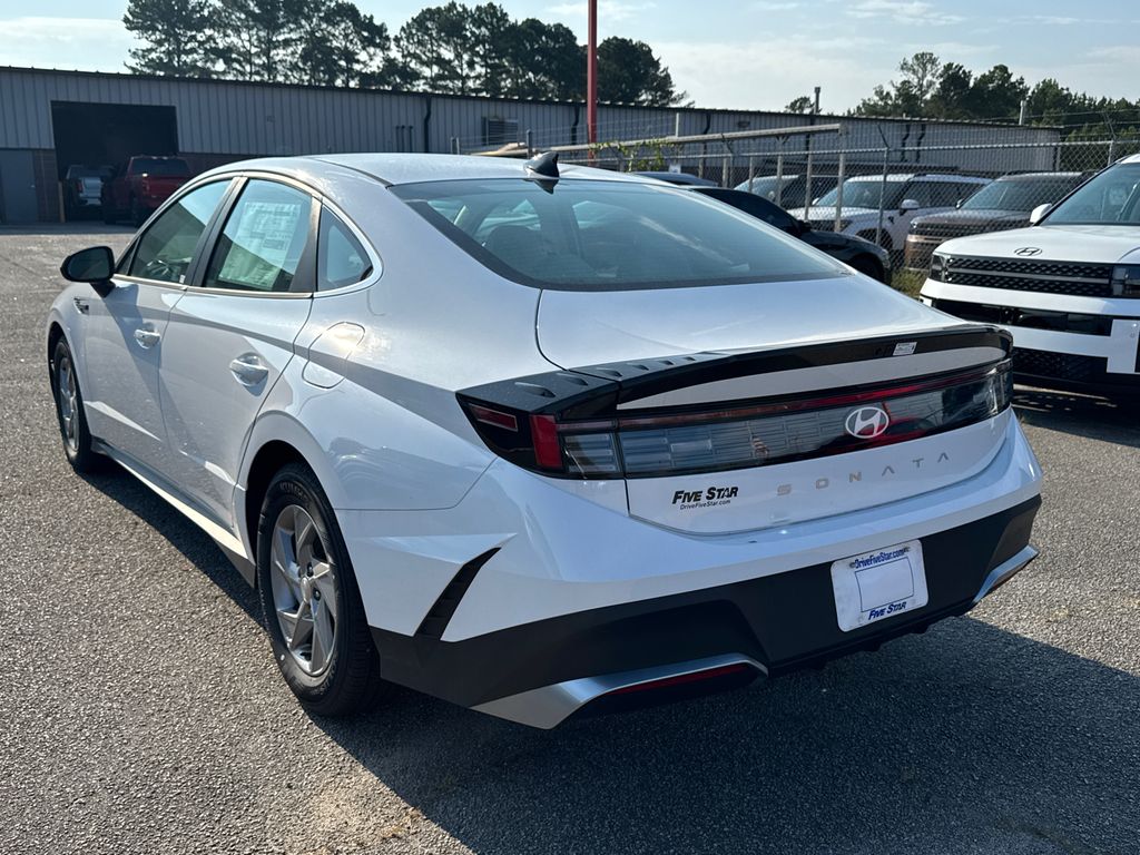 2025 Hyundai Sonata SE photo 3