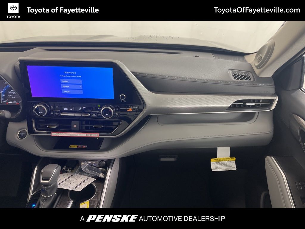 Thumbnail: 2026 Toyota Highlander - 16