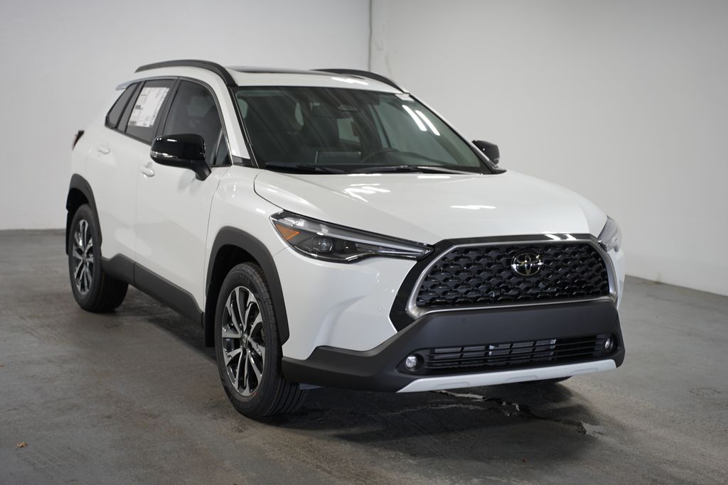 2025 Toyota Corolla Cross XLE 3