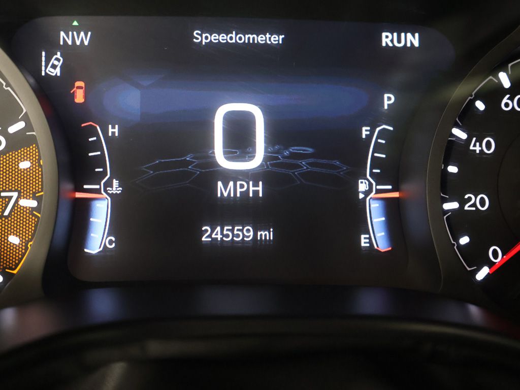 Used 2025 White Jeep Latitude image 36