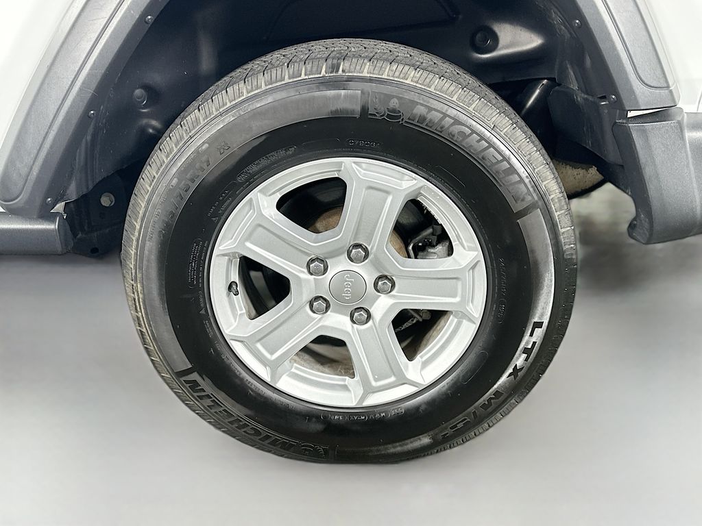 Used 2020 White Jeep Sport S image 33