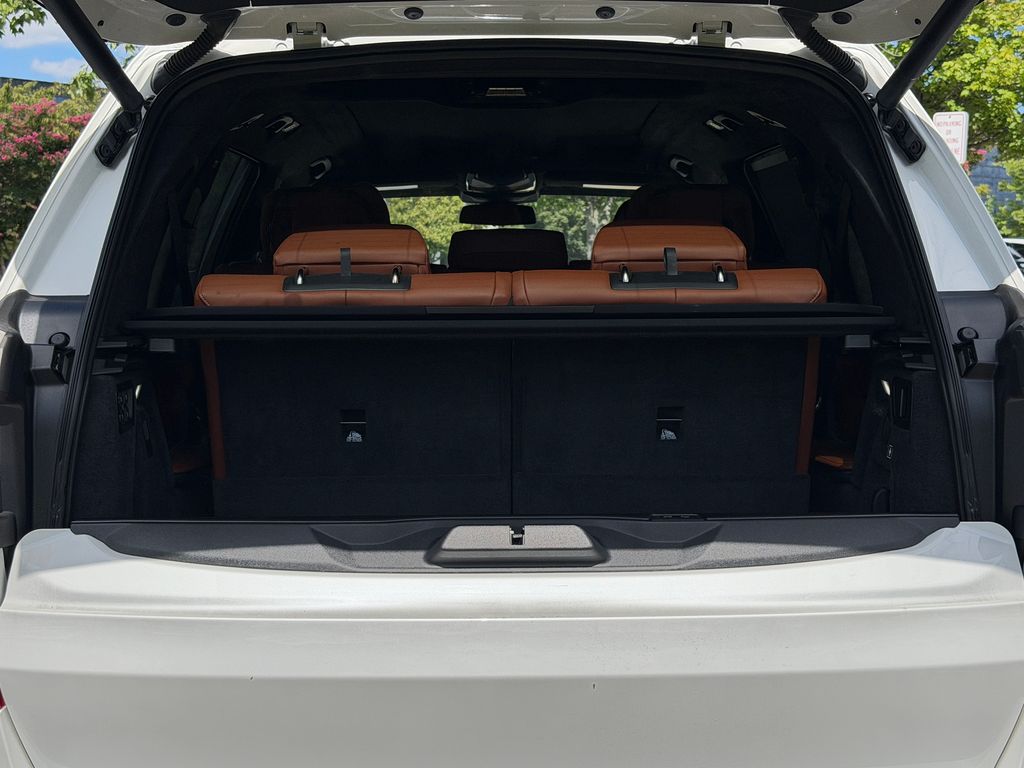 Thumbnail: 2024 BMW X7 - 10